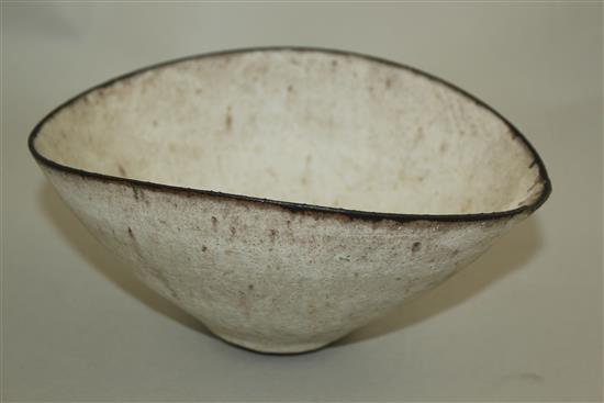 Dame Lucie Rie D.B.E. (1902-1995). A stoneware elliptical bowl, 20cm across, firing imperfection to one side